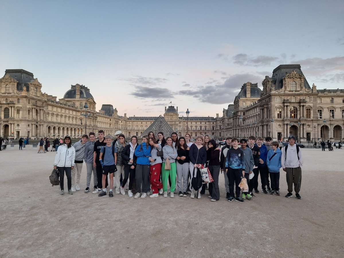 CCSeniorTrips's tweet photo. Making the most of the full last day in beautiful Paris #CCMFL #CCFrench #CCFamily https://t.co/YCSREw7x8E