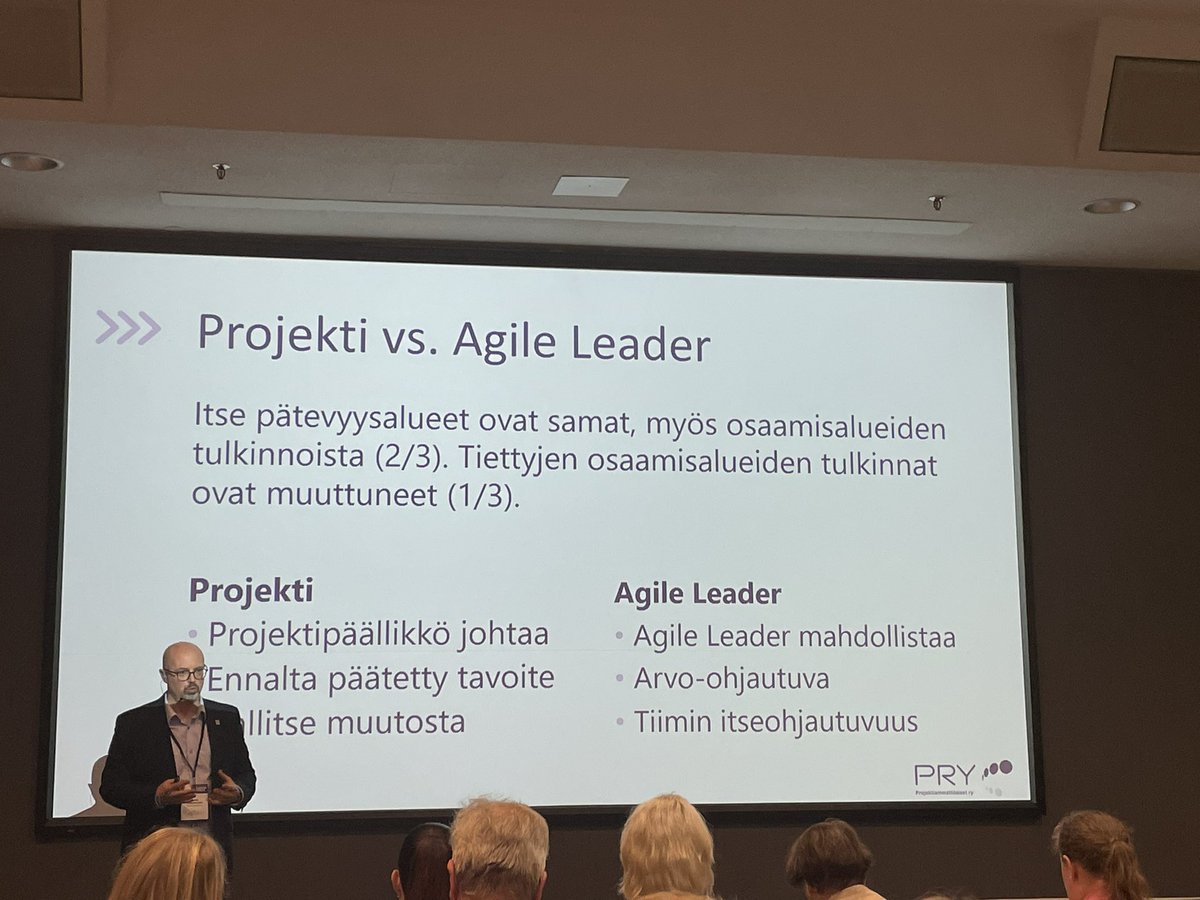 mari_strang's tweet photo. Ketteryyden kompetenssistandardi. Miten varmistetaan, ettei ketterää projektia tehdä kiinteäksi ja luotetaan projektipäällikköön? Projekti vs. Agile leader? Maailma on tuntematon, mihin uskallamme sijoittaa? Johtaako liiketoiminta vai talous? @tuomokoskenvaara #projektipaivat22 https://t.co/zddr06T6Lx