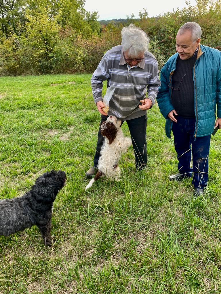 IntactProgetto's tweet image. As part of his secondment at @INRAE_France, prof. Khabar (@um5rabat) visited the Périgord region meeting members of the &quot;Association for the Promotion of Truffles and Trufficulture&quot; (APTT) which is under the aegis of the &quot;French Federation of Trufficultures&quot; (FFT) #INTACTproject.
