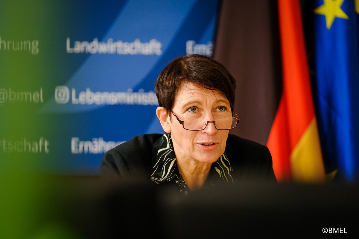 BMLEH_Bund's tweet photo. Pflanzenbetont in die Zukunft: Akteure diskutieren mit #BMEL u. @bzfe_de Empfehlungen für den weiteren Prozess der #Ernährungsstrategie in 🇩🇪 und werden von Stin @bender_silvia begrüßt. 

Ergebnisse des #UNFSS-Prozess sollen in die Ernährungsstrategie einfließen. https://t.co/MhIGN1HXRP