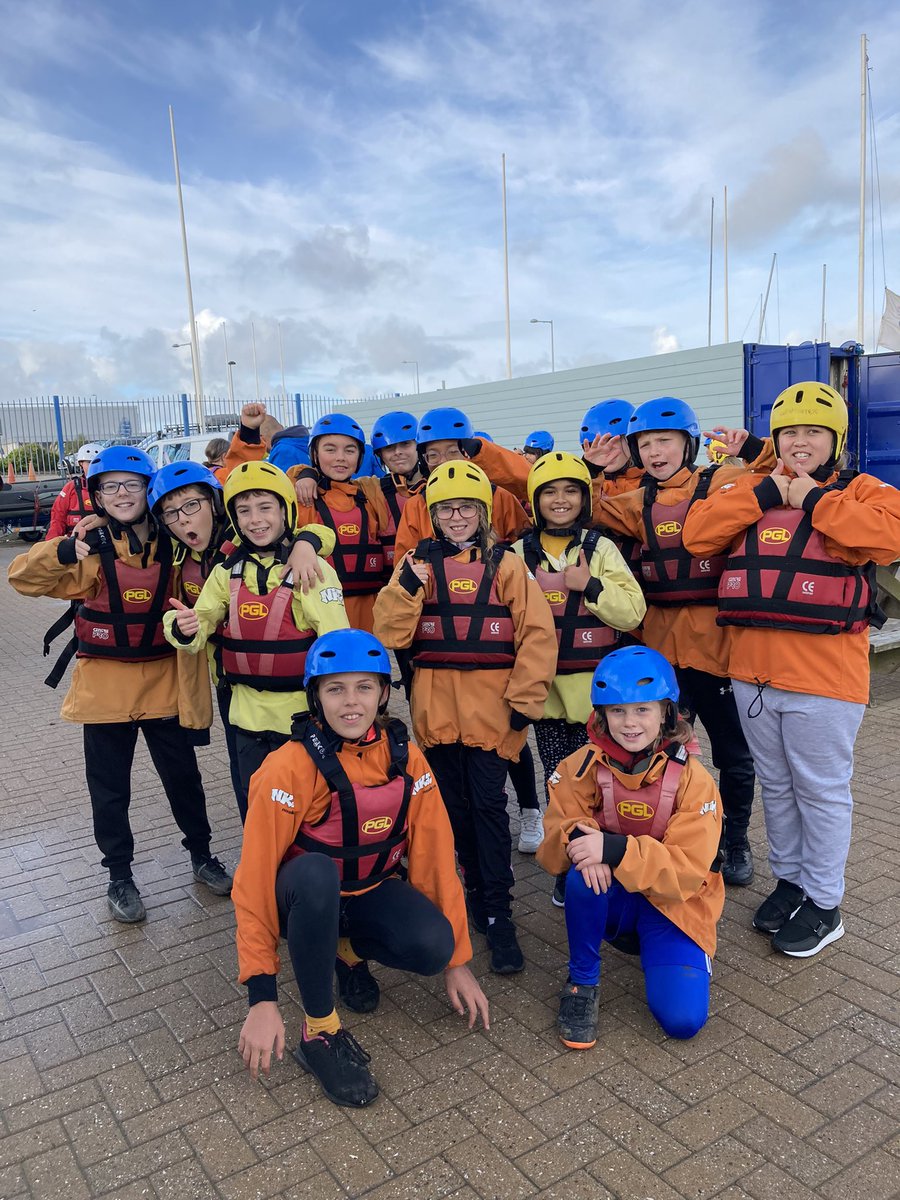 latimerprimary's tweet photo. We have arrived at the sailing academy 👍🏻 ⛵️ #Latimerresidential2022 #Year6 https://t.co/rRheOGnj60