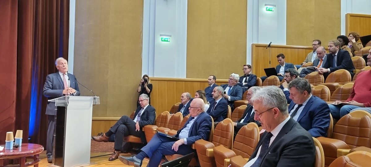 tdiethinktank's tweet photo. @DominiqueRiquet "Il faut que les plans d'orientation nationaux soient en ligne avec les plans européens. Il faut améliorer l'efficacité administrative !" #transport #RTET #programmation #mobilité #logistique @LouisNegreCSM @PhilippeDuron https://t.co/qOfJu1AGNm