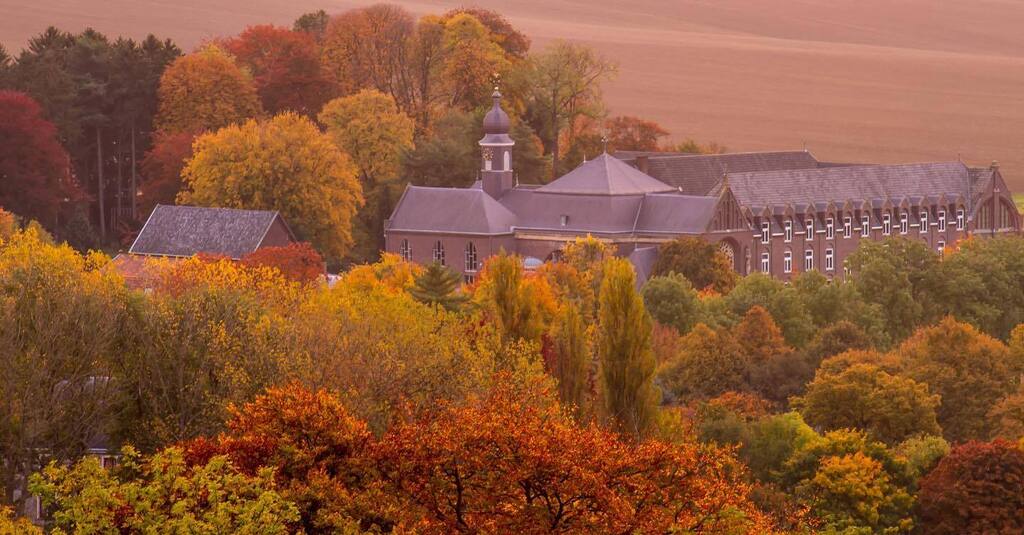 #herfst op #kloosterwittem #magnefiekzuidlimburg #mauricehertogfotografie #redemptoristenklooster #limburgjezultermaarwonen @magnifiekzuidlimburg