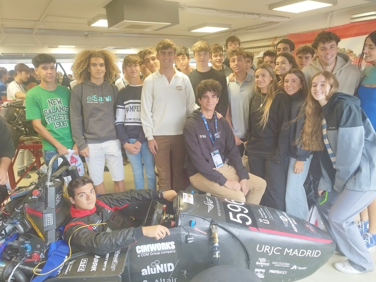 ColegioMirabal's tweet photo. 2º Bach. Científico-Técnico asistió al evento @madridmotorstu1, un proyecto tecnológico para promover la industrialización en la Comunidad de Madrid y que cuenta con los equipos de competición de #FormulaStudent y #MotorStudent
#fueradelaula #educacion #aninspiredschool https://t.co/6i0WKWPvSn