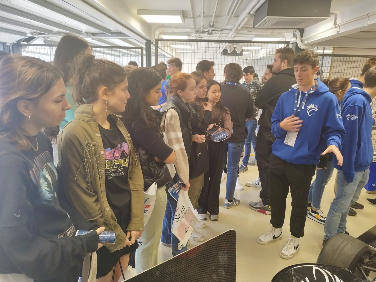 ColegioMirabal's tweet photo. 2º Bach. Científico-Técnico asistió al evento @madridmotorstu1, un proyecto tecnológico para promover la industrialización en la Comunidad de Madrid y que cuenta con los equipos de competición de #FormulaStudent y #MotorStudent
#fueradelaula #educacion #aninspiredschool https://t.co/6i0WKWPvSn
