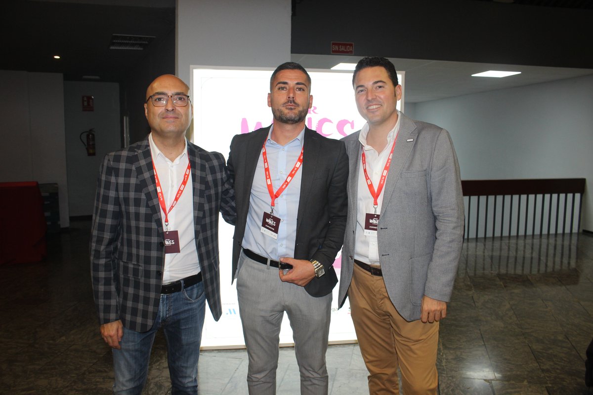 Bodegas Lara (@bodegaslara) on Twitter photo Compartiendo buenos momentos en #surwinegourmet con los amigos de <a href="/VinosHabla/">Bodegas HABLA</a> y #martincodax Compartiendo buenos momentos en #surwinegourmet con los amigos de <a href="/VinosHabla/">Bodegas HABLA</a> y #martincodax