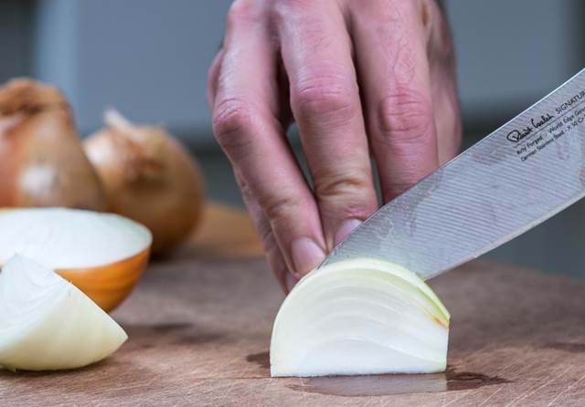 Sharpen your abilities in the kitchen🔪

Learn to slice and dice like the professionals with the Knife Skills Series cookery class, helping you increase your efficiency in the kitchen.

Discover more: bit.ly/3FcY2Yb

#chewtonglen #thekitchenatcg #jamesmartin