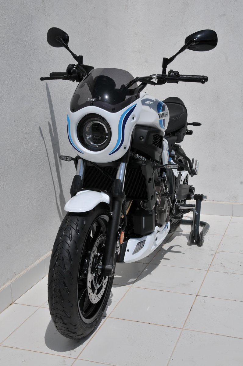 ermaxofficiel's tweet photo. Nouveaux produits pour le XSR700 2022 ! Au programme: tête de fourche, tête de fourche cafe racer, garde boue avant/arrière, caches latéraux, sabot moteur! Disponible sur notre e-shop https://t.co/spGl3ZQOzi 🛍 
#ermax #ermaxdesign #yamaha #scoot #xsr700 #newbike #oldbike https://t.co/5U0eDDTFjH