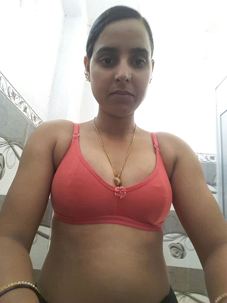 Vicky94306's tweet photo. Kiske ghar me aisi maal h https://t.co/GbzJvO1Hff