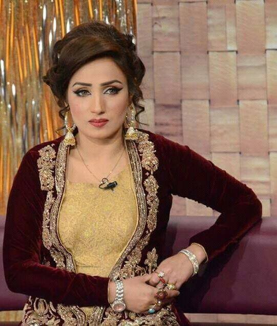 MediaSpringPk's tweet photo. #Throwabck to #DunyaNews days of @SyedaAyeshaNaz1 https://t.co/EQKJTnS1Sm