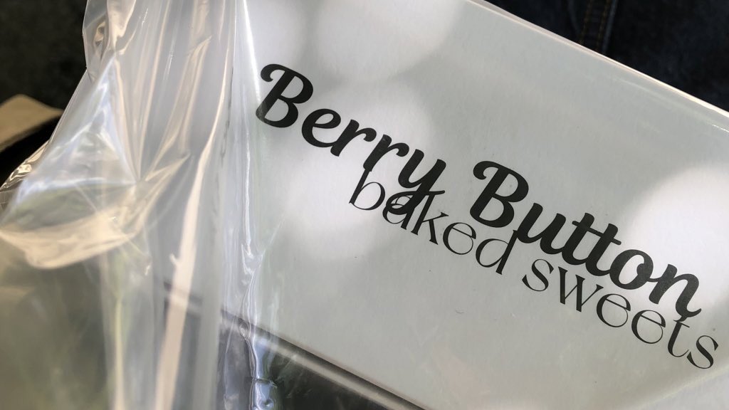 _mydiaryol's tweet photo. Berry Button （ 京都/東山区 ）
お��に入った瞬間、バターと焼き菓子の香りいっぱいに包まれて幸せ空間���った🧈 ☕️🍃 https://t.co/XY69gEMUna