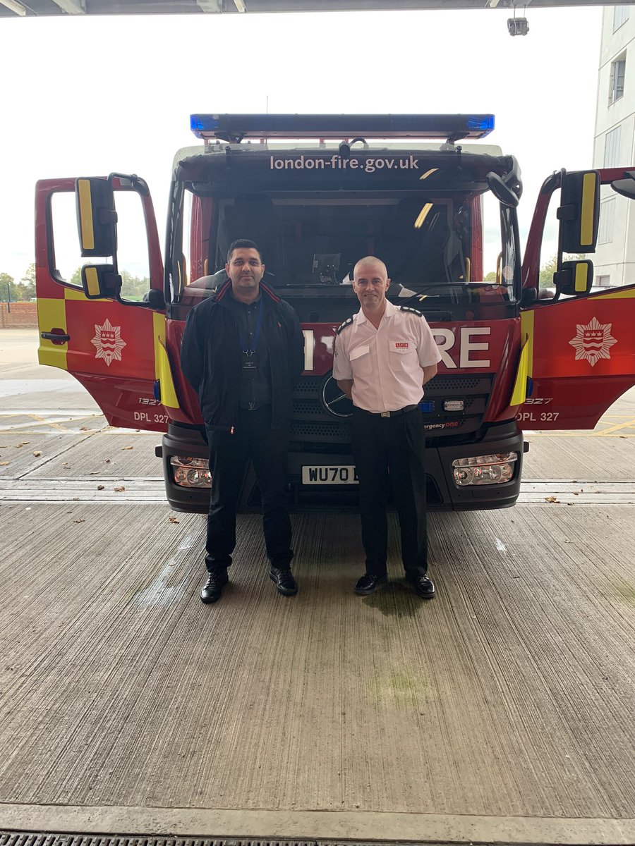 LFBBarkDag's tweet photo. A productive meeting today with MPS and @LFBBarkDag discussing community engagement and outreach work #WorkingTogether #Partnership #StaySafe @EA_OutreachMPS https://t.co/FfaT9Op0Zy