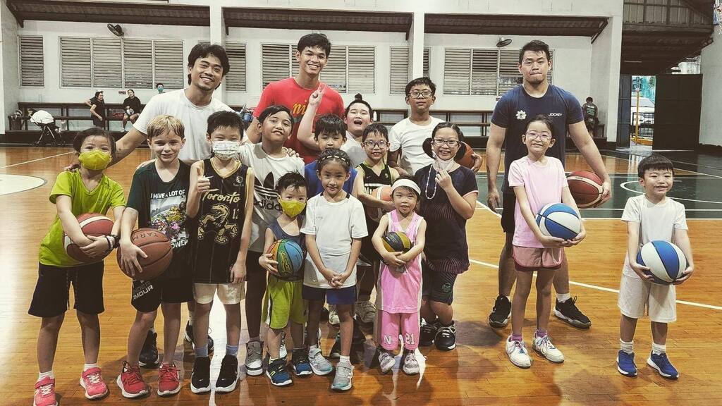 ItsLightOng's tweet photo. Let’s play ball. ⛹️‍♀️

📸 @bffamventures

Thanks coaches @legendsportsph https://t.co/9apAcdkRLM