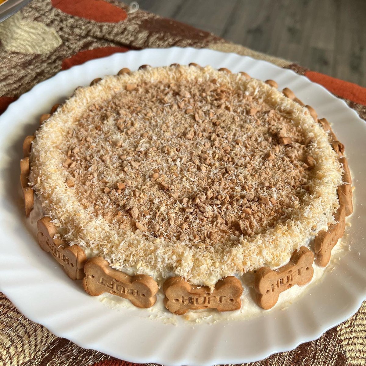 apawfive's tweet photo. Kukur Tihar 2022! With some homemade dog friendly cake. ☺️

#apawfive #KukurTihar #dogparents #DogLover #pariahdog #dogsoftwitter https://t.co/5VT46krbtc