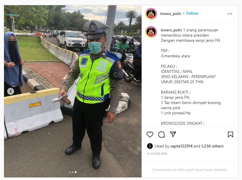 TheIncrediblles's tweet photo. 1 orang perempuan menerobos istana presiden
Dengan membawa senpi jenis FN
 https://t.co/GWPnymtNU2 https://t.co/HSoUoH33M7