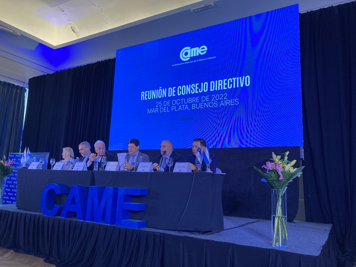 FernandaReina17's tweet photo. Participando en la reunión federal de Consejo Directivo de @redcame.
 
#AgendaFederalPyme🇦🇷 
#CAMEenMardelPlata https://t.co/srFMBPHfXn