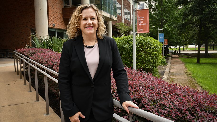 Cizik School of Nursing at UTHealth Houston (@ciziknursing) on Twitter photo Helping LGBTQ+ youth experiencing homelessness begins with building trust, said Dean Diane Santa Maria during <a href="/UTHealthHouston/">UTHealth Houston</a>’s Diversity and Equity Speaker Series talk. go.uth.edu/DEI-SantaMaria #CizikNursing #LGBTQ #HomelessYouth #ManyFacesOfUTHealthHouston Helping LGBTQ+ youth experiencing homelessness begins with building trust, said Dean Diane Santa Maria during <a href="/UTHealthHouston/">UTHealth Houston</a>’s Diversity and Equity Speaker Series talk. go.uth.edu/DEI-SantaMaria #CizikNursing #LGBTQ #HomelessYouth #ManyFacesOfUTHealthHouston