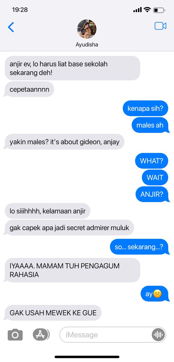 zhxxxa's tweet photo. Secret Admirer,

; How to show feelings or even to be able to say it? Please, I need guts for that.

Min Yoongi x oc
©zhxxxa https://t.co/87680VTDIR