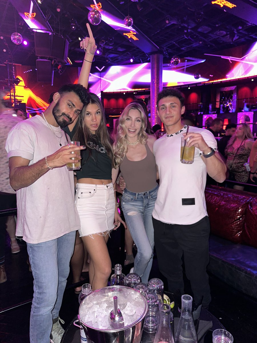 Family <a href="/pranavpateltwt/">Pranav Patel</a> <a href="/Avoristrib/">Avori</a> <a href="/sabrina_drezek/">sabrina</a> #TheMoleNetflix