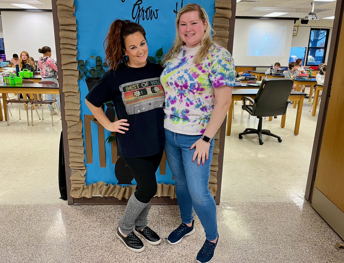 pgsdfalcons's tweet photo. Students and staff at Pottsgrove Middle School are gearing up for their Fall Fest on Friday with a spirit week!🍁🍂🎃 Today is Decades Day and we've seen outfits inspired by the 60s, 70s, 80s, and 90s. Looking good, PGMS!
#PottsgroveProud #fallfest @DrGonzalezPGMS https://t.co/W7xAZBMJtD