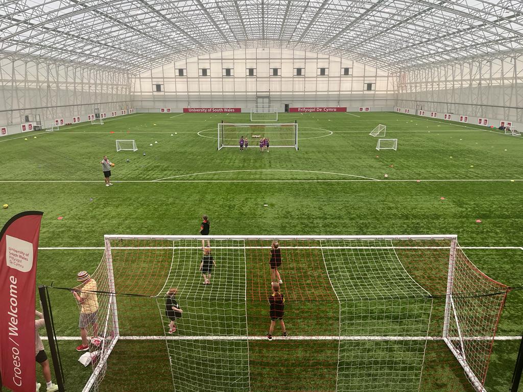 HuddlePontyTown's tweet photo. Why not bring a friend to tomorrow's Huddle?👭

Football is better together 🤝

Our free football sessions are open to girls aged 5-12⚽️
* Wednesdays 4.30-5.30pm✅
* At USW Sport Park (CF37 5UP)✅
* New players welcome✅
* Inside our indoor football facility✅

Please share 😀 https://t.co/X7Fx11akI8