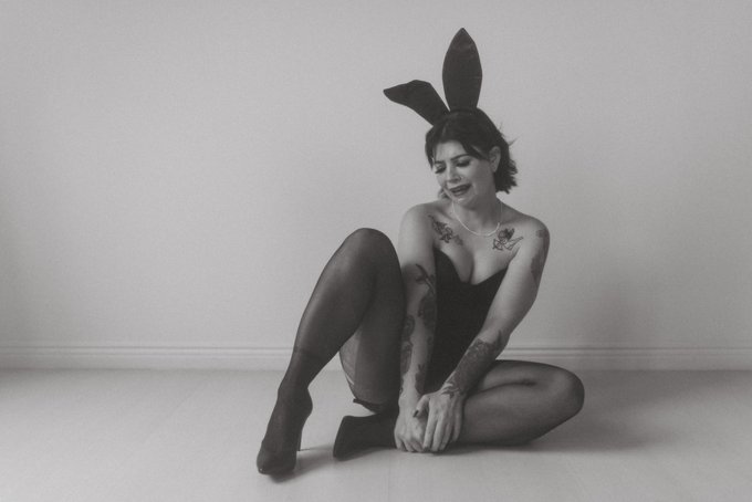 The moment my tights ripped I became Lucille Ball  📸: @HaleyJuuune https://t.co/bVDGZnjgsI