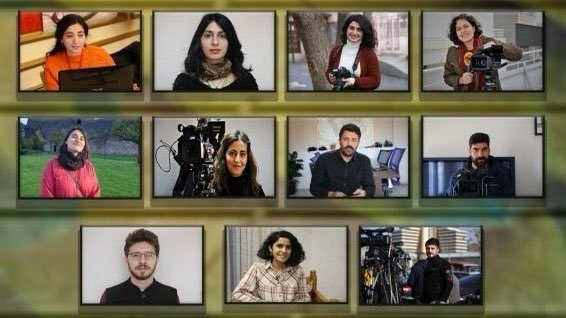 Bugün şafak operasyonlarıyla 9 kentte 11 gazeteci kendisine silah doğrultularak gözaltına alındı. Emniyetin, Sansür Yasası’nı andıran açıklamasıyla gazeteciler ve çalıştıkları kurumlar kriminalize edildi. 

Gazeteciliğe savaş açanların karşısında, meslektaşlarımızın yanındayız!
