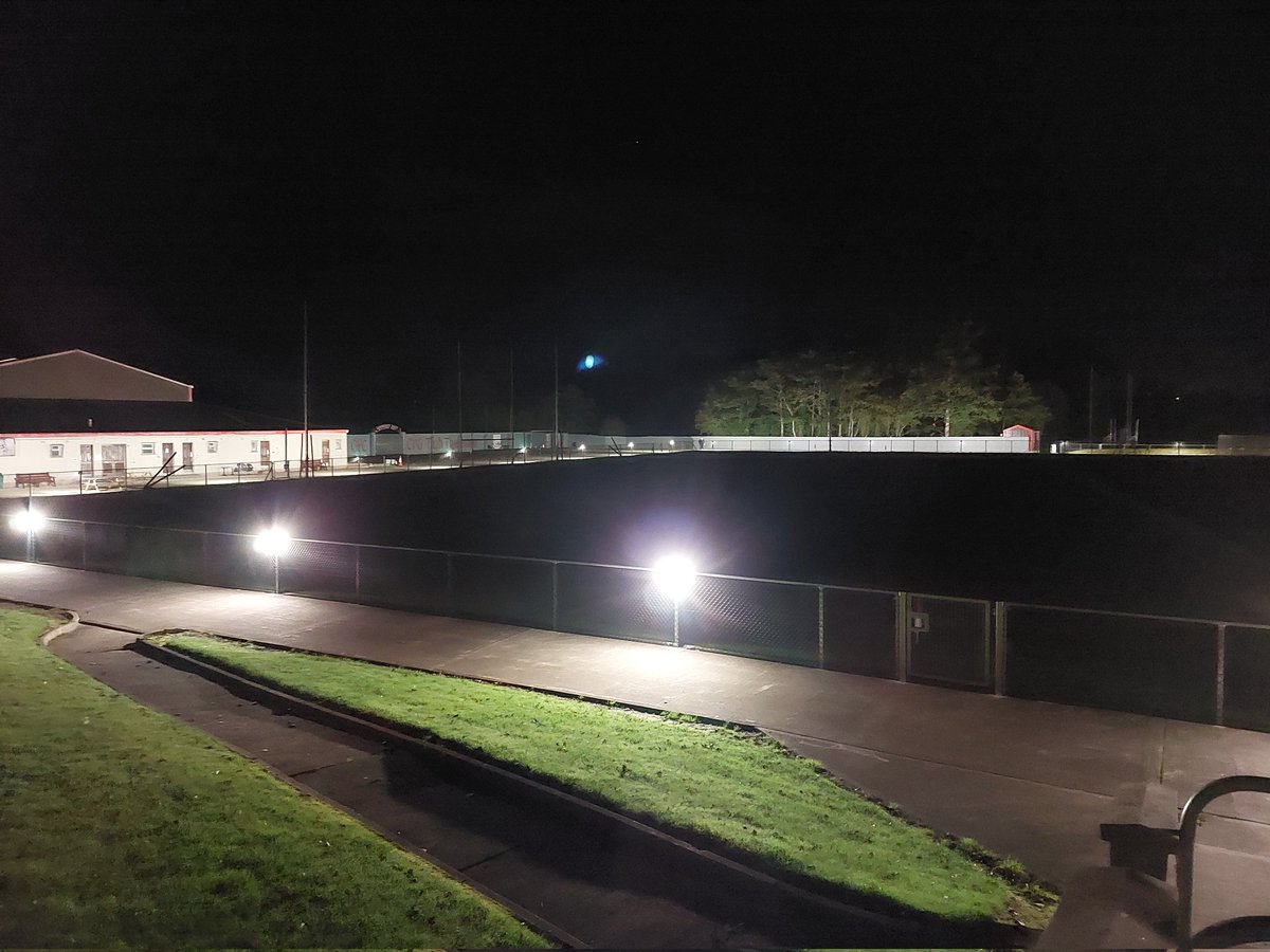 TyhollandGFC's tweet photo. Lights are on from 7pm this Wednesday.. Let's getting walking/talking over the Winter Months..#HealthyBodyHealthyMind #Great2Talk #Great2Walk #Tyholland🔴⚪️💡💡💡 https://t.co/FtBGHgnAKw
