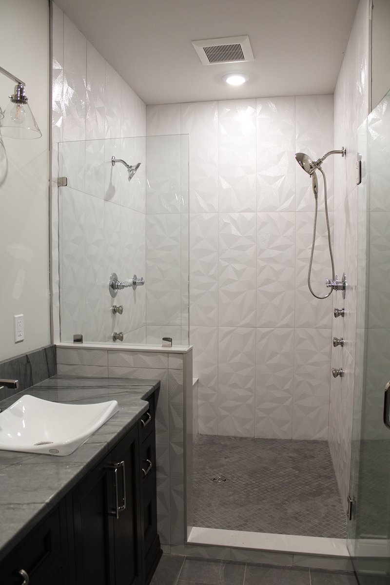 exacttile's tweet photo. Gorgeous Bathroom featuring 12x36 Radiance Glaze Blanco with 1x1 Slate Mosaic Grey and 12x24 Slate Grey on the floor. Tile and Installation by @exacttile 

#bathroom #tile #tiledesign #tileinstallation #shoplocalknoxville #govols #tennessee https://t.co/0k5RVvcOWT
