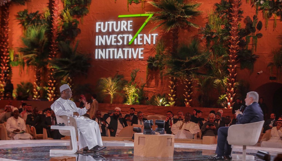 PR_Senegal's tweet photo. Le Président @Macky_Sall a pris part ce jour à #Riyad au Forum de Riyad sur l’investissement. 
Le chef de l’État invite les pays du Golfe à venir investir en Afrique🌍.
Les domaines prioritaires sont le tourisme, l'agriculture, la santé, l'exploitation minière, le pétrole, etc. https://t.co/qlwTWnpYUr
