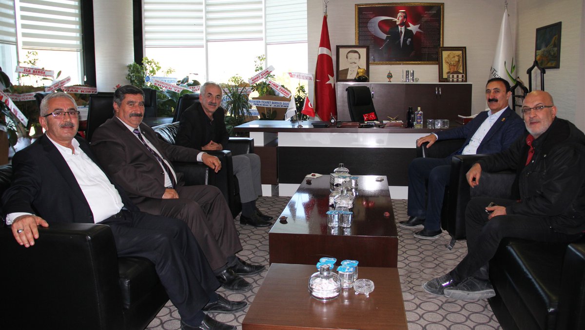 Türk Kızılay Van Şube Başkanı Sn. M. Uğur Demiroğlu, Yönetim Kurulu Üyeleri ile birlikte, Yönetim Kurulu Başkanımız Nayif Süer’e ‘hayırlı olsun’ ziyaretinde bulundu. @kizilayvan @Nayifsuer