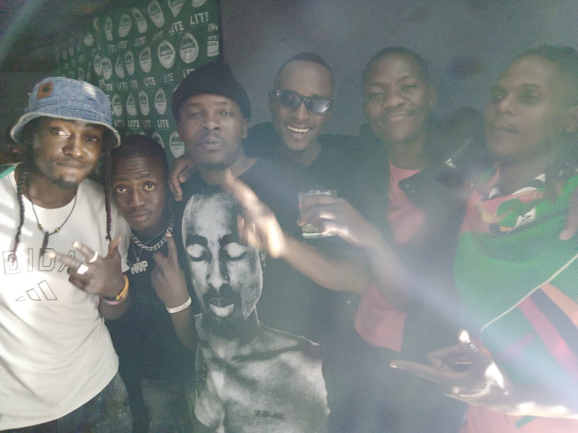 BazeguyMovemet's tweet photo. #HoodCertifiedTour https://t.co/LadRqjZzCQ
