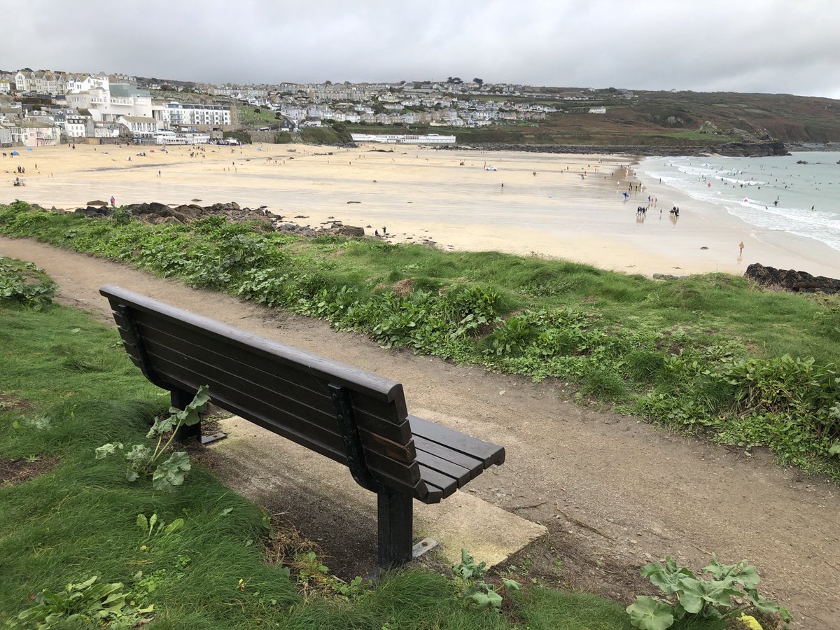 A bench for all seasons - here is the view in late October 2022. Anyone recognise this iconic beach? Note how many people are enjoying the beach and surf!! 🌊 ⁦<a href="/MyFaveBench/">My Favourite Bench</a>⁩