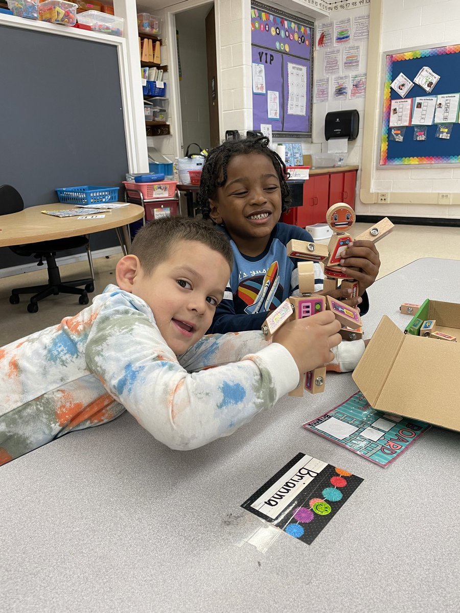 Building and learning together <a href="/GCSD_Gribbin/">GCSD Gribbin School</a> #STEMeducation