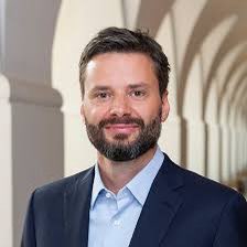 _AnabelG's tweet photo. I am delighted to announce that Prof. Ralph Ossa is the @wto new Chief Economist. Welcome Ralph! Looking forward to working with you on an exciting and relevant trade agenda.
➡️ https://t.co/cWclTudEv6 https://t.co/qnMqBnLbC2