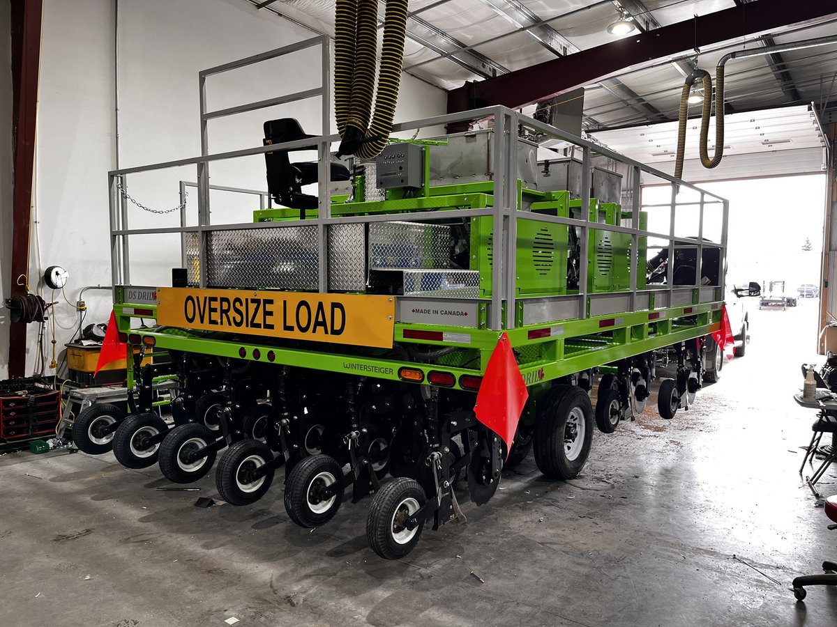CoryPea45919938's tweet photo. Fresh out of the Saskatoon factory and on its journey to Oregon.Innovative drill proudly manufactured by the Canadian Wintersteiger A-Team in Saskatoon.#MadeinCanada #AgMonth #dsdill #wintersteiger #research #Saskatchewan #agriculture #intercropping https://t.co/6FS8VJJBUk