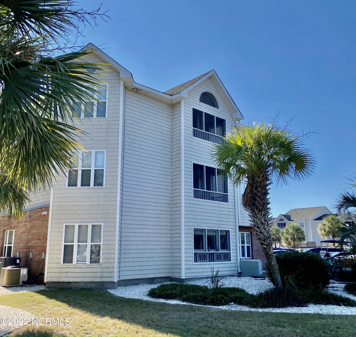 SVPGAL's tweet photo. Do you know someone looking for a great #property in #CarolinaBeach?   #realestate https://t.co/y9cRjKG7AX https://t.co/GOhwwcCGUi