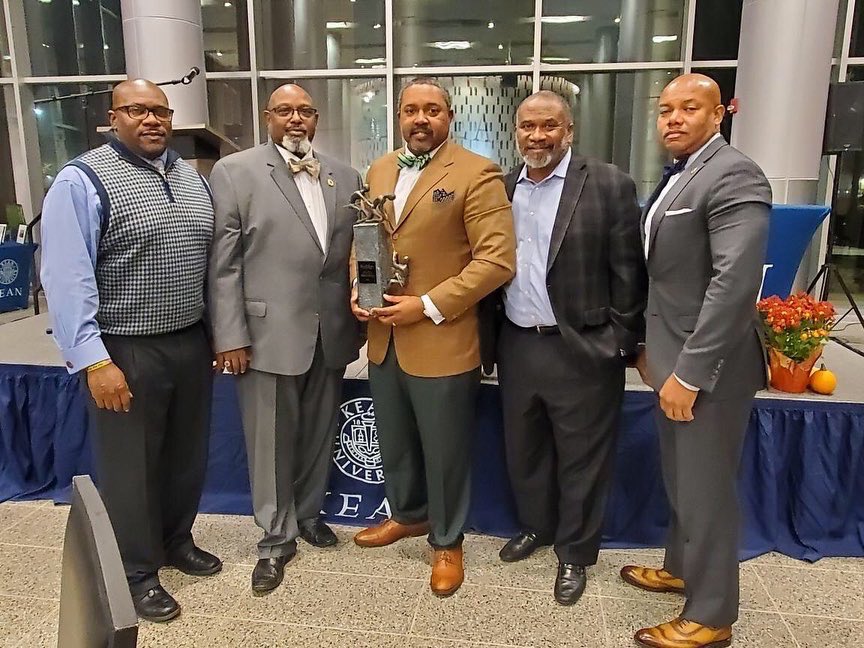 JerseyCityQues's tweet photo. Congratulations to Bro. Bakari Lee for being honored as a Role Model of the Year by the Mu Boule Foundation.
#JerseyBruhz #ΩΨΦ #NΛΛ #2ndD #JerseyCityOmegas #FIETTS #RQQ #OmegaPsiPhi #DaBruhz
#TheNLLRevolutionWillNotBeTelevised https://t.co/syeBvXaJq2