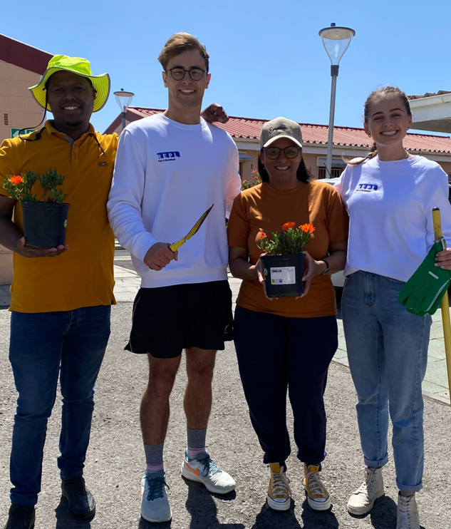 REPL_Group's tweet photo. A big thank you to the members of our Cape Town team that volunteered to plant flowers and trees! Angeline Neutt, Wandile Daza, Michiel Bester and Ankia Hoffman spent an entire day helping the local community with vegetation works. Great work team! 💗🌻🌱 https://t.co/EsaqZW7Edi