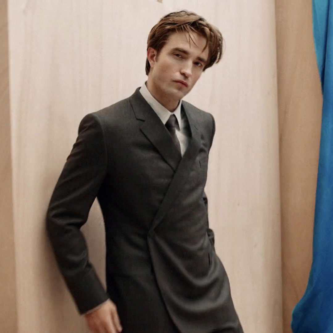 TheBatmanFilm_'s tweet photo. Robert Pattinson is Bruce Wayne #TheBatman https://t.co/GavUuMNHEj