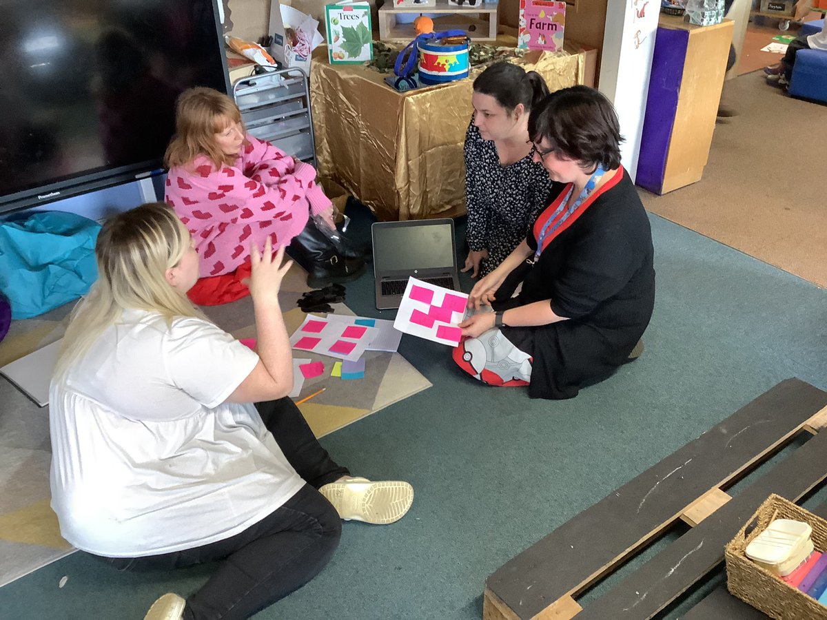 CarmondeanELC's tweet photo. When ELC and Primary 1 get together= great things happen! #WatchThisPlace @misspurvisCPS @MrsMacaulayCPS @carmondean_ps https://t.co/eX3zmxIukK