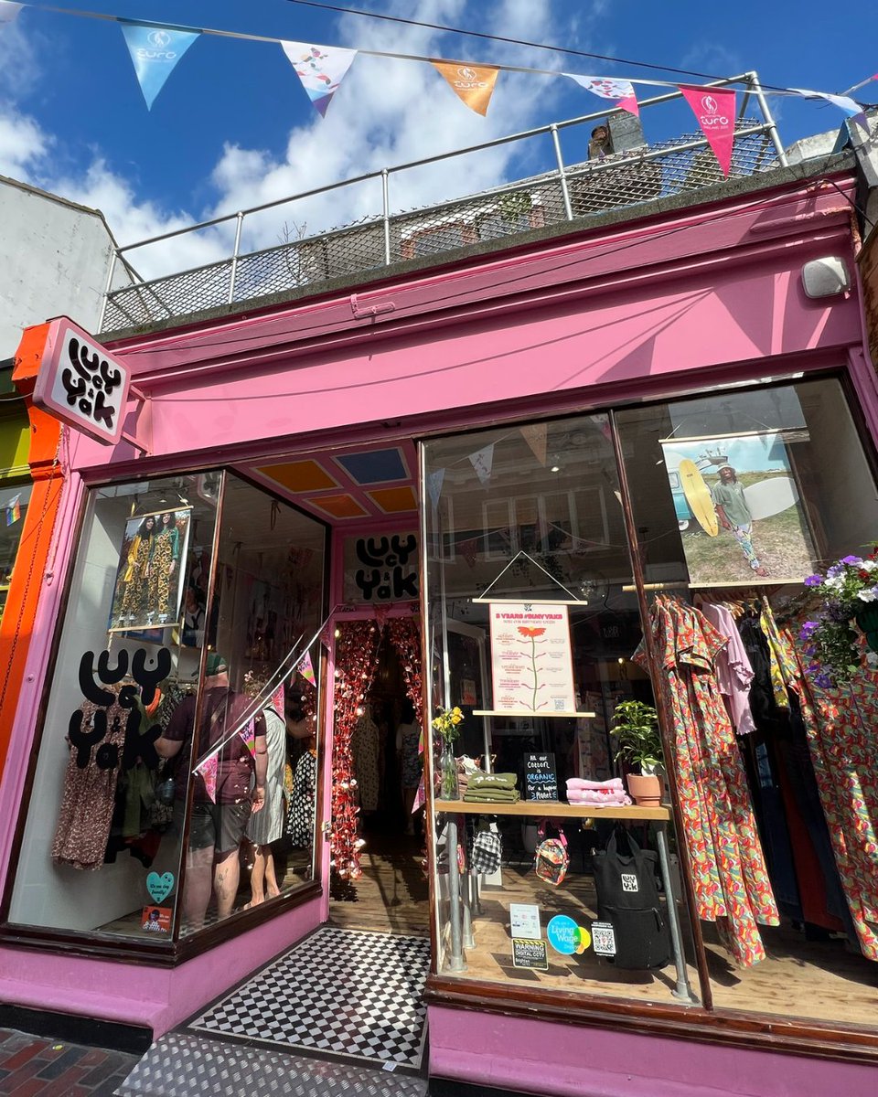 Lucy & Yak tweet media