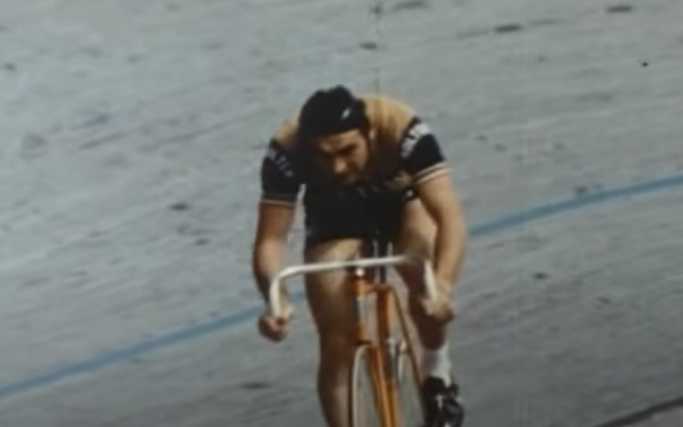 RGrangui's tweet photo. Hoy se conmemora el #50Aniversario del rompimiento del #RécordDeLaHora en el #VelódromoOlímpicoAgustínMelgar #CiudadDeMéxico por el extraordinario y célebre ciclista belga #EddyMerckx; una de las hazañas más recordadas e históricas del #ciclismo mundial. 🇲🇽🇧🇪 https://t.co/ymP2uFlV3r