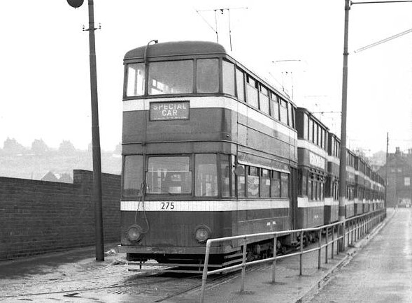 @dayvid58 @steakandsidney @LeedsHistory @lufcstats @AllStatsArentWe @leedstats_com @FollowMeAndLUFC @IPLENDY65 @planetbielsa @aj_mads @Widderssoul @OldLeedsHistory @LeedsLibrarian @Buzzafrombatley Some more photos here of tram and bus 'specials' at ER over the years and one passing the New Peacock pub on Elland Road. The last one is a different angle of Lowfields Rd. You can see the tracks bending right so I wonder if they turned round where the P2s set off from now...