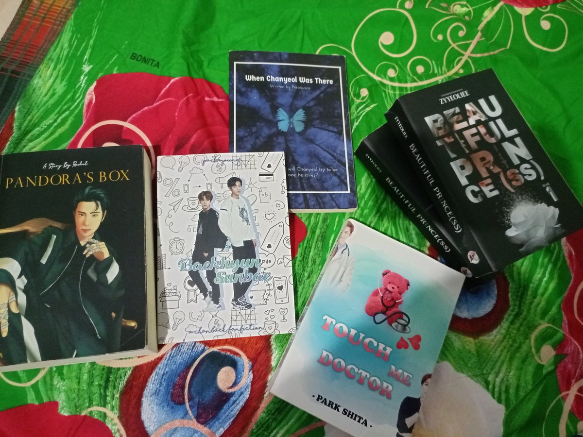 agitPark's tweet photo. Ini kalo w jual ada yang mau beli ga?
Kondisi buku nya masi oke bgt Krn w juga jarang re read, w jual karna bingung mau ngumpetinnya gimana lagi, wkwk.
#wtsbook #chanbaekbook #jaeyongbook #chanbaekstory #parkayoung #presiousca #parshita #zyyeoliee #rachel https://t.co/GTAdB4Ony6