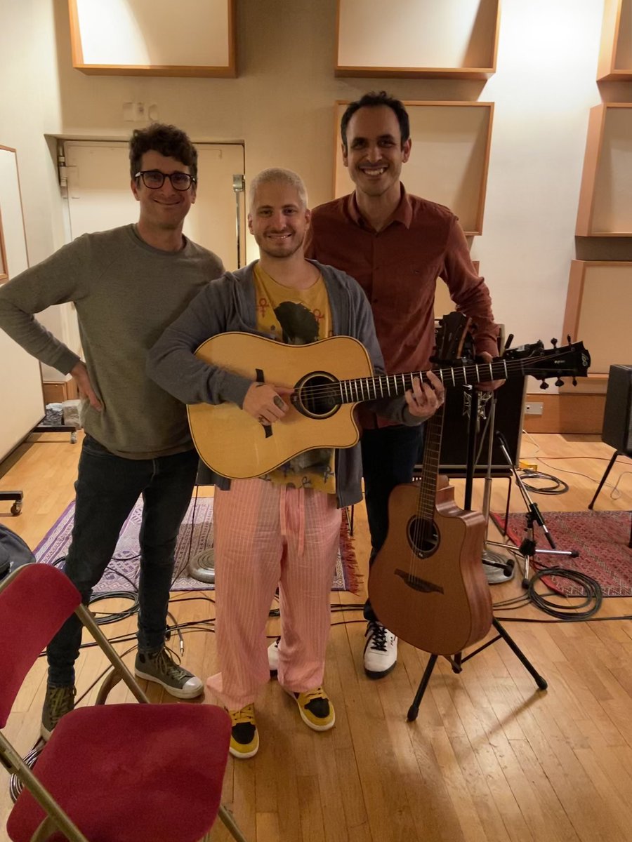 A rendezvous with the inspiring Andrew Watt @ Les Studios Saint Germain! Andrew is one of the top producers and guitarists in the world today. He’s produced &amp; played on hits for Elton, Ozzy, Post, Camila Cabello, Ed Sheeran, and Dua Lipa.

#paris #hyvibe #smartguitar #guitar