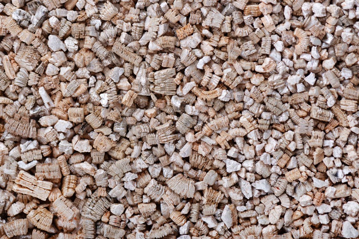 RoCentury21's tweet photo. 🔍 Focus sur la vermiculite, un #isolant souvent utilisé dans le secteur de la #construction ! 🔨
#immobilier
#CadetRochechouart https://t.co/6ysJh9CxCG https://t.co/vkl6y20Oy6