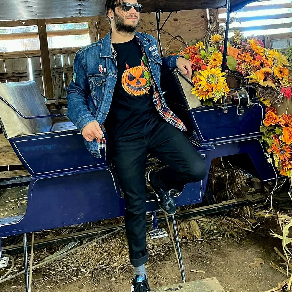 DevilBurnsTrees's tweet photo. Happy Spooky Season ya Devilishly beautiful stoners!

Get yer orders in on the JackO'Herer 👕 available now at https://t.co/qQELELiHYI 

#cannafam
#cannabis
#Mmemberville https://t.co/P20s4RTTQm