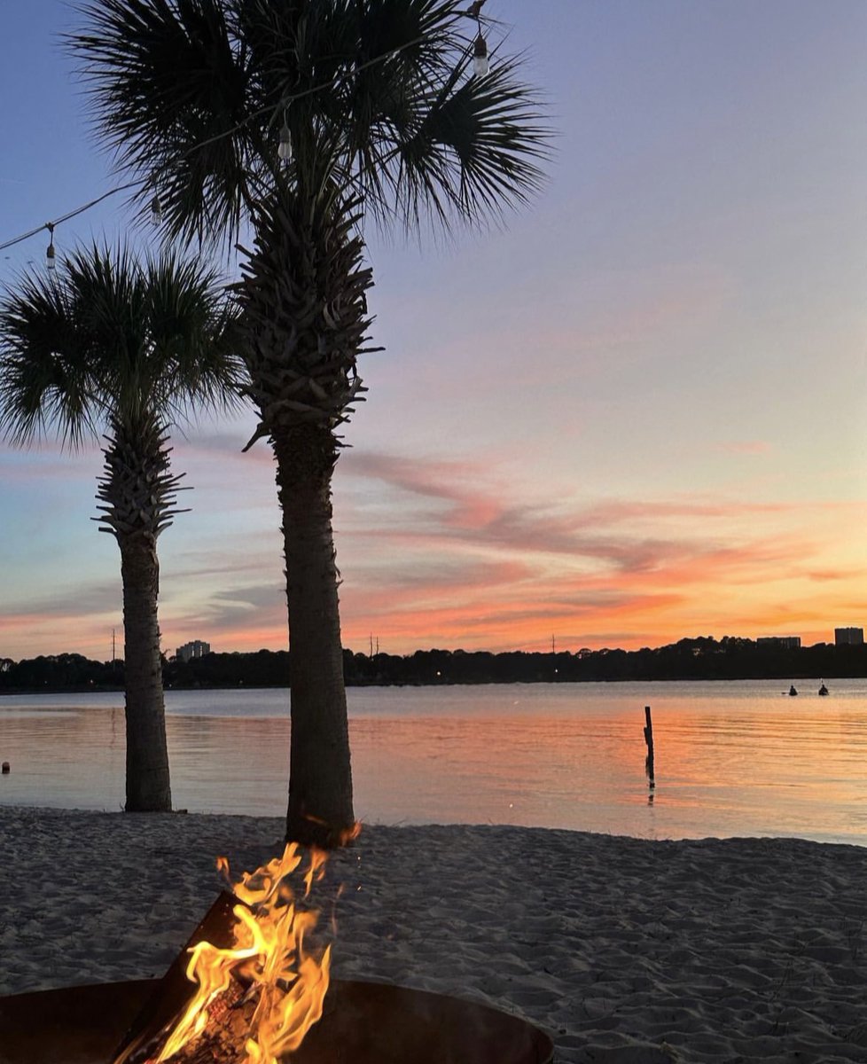 Sandestin's tweet photo. Painted in all the colors of fall!π
#Sandestin #BaytowneMarina #FallEscape https://t.co/POvjQLKG4P