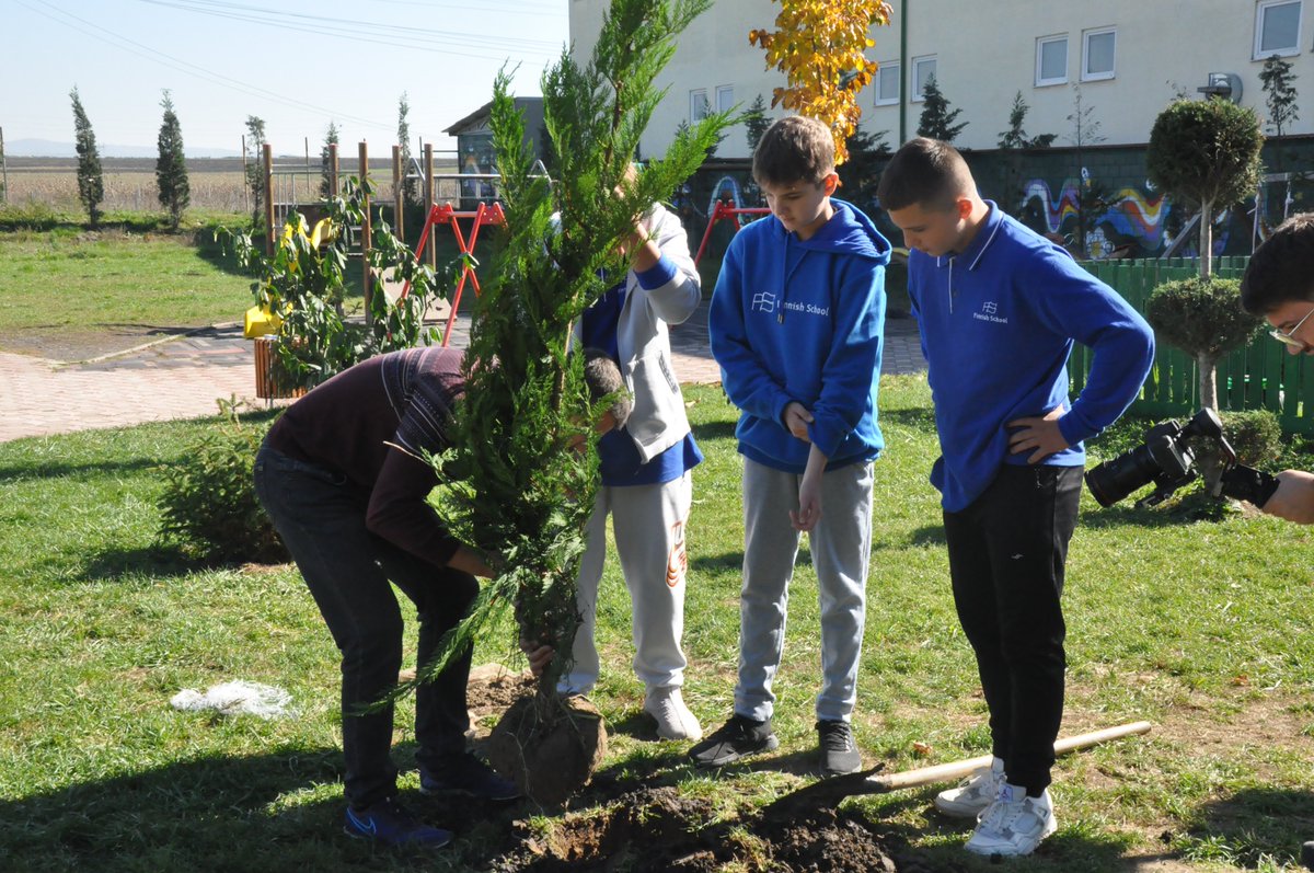 Finnishschools's tweet photo. Revitalizing our school yard 🌳🌲
#CallToEarth #sustainableliving #SaveTheEarth #environment #pollution #recyclying #FinnishSchool #InternationalSchool #FinnishEducation #education #students #learning #Finland https://t.co/4XKVgBg5FM